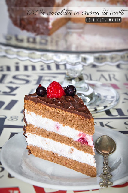 Tort de ciocolata cu crema de iaurt