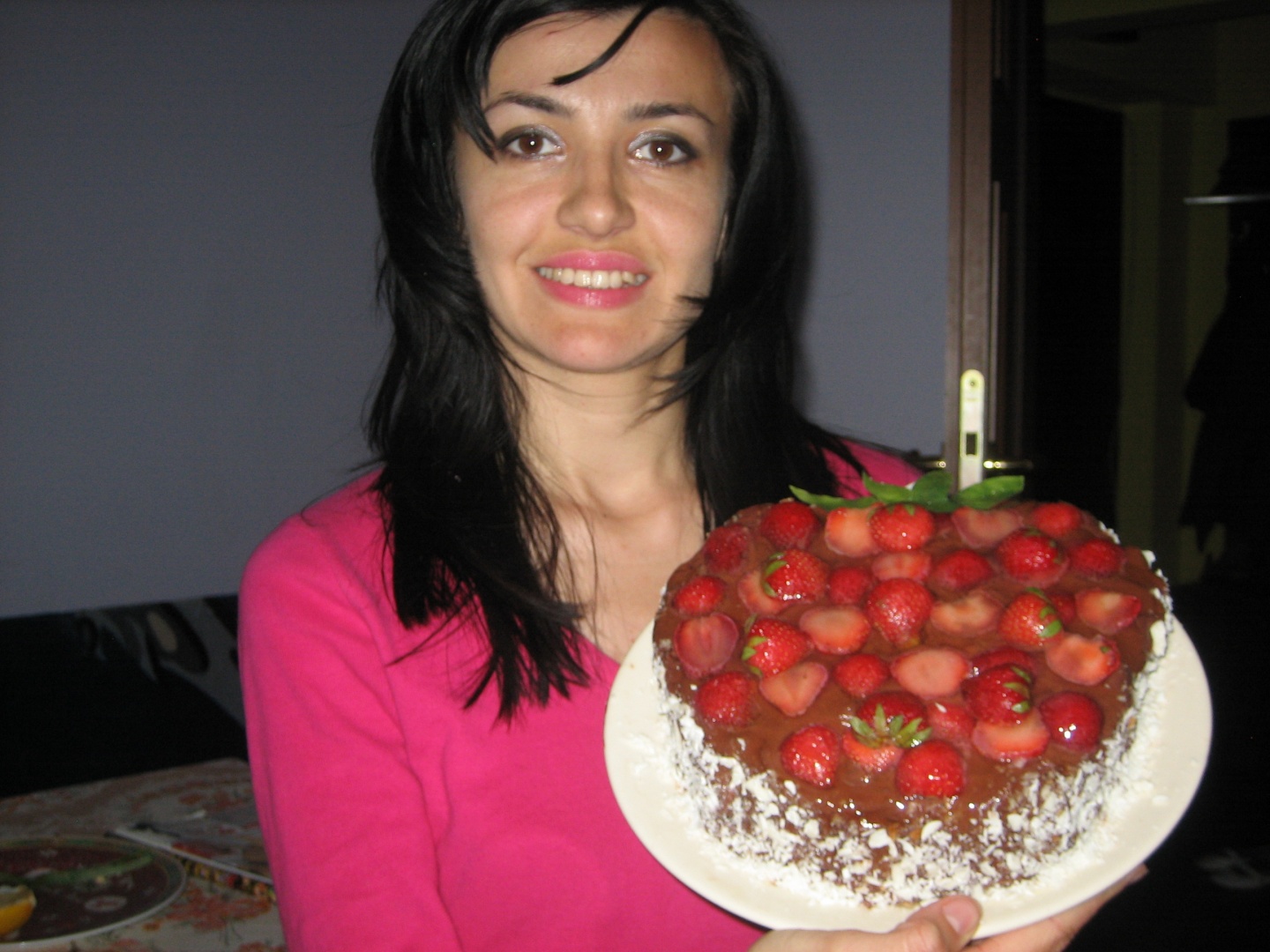 Tort rafinat cu căpșuni și ciocolată
