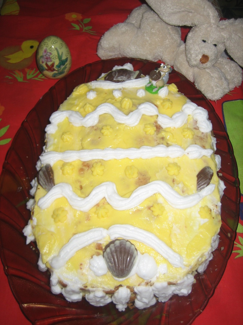 Tort cu blat din cozonacul de Paște