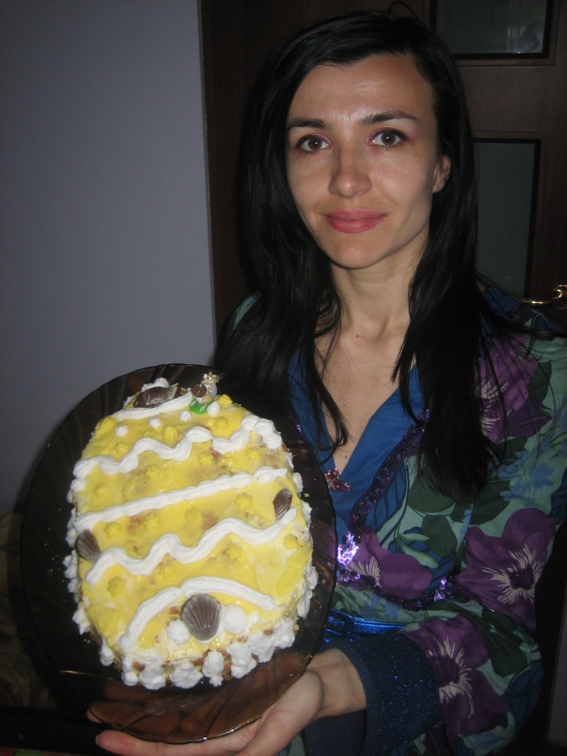 Tort cu blat din cozonacul de Paște