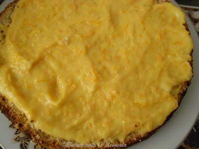 Prajitura cu banane, seminte de in si crema de portocale