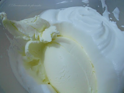 Rulada cu mascarpone, rodie si goji