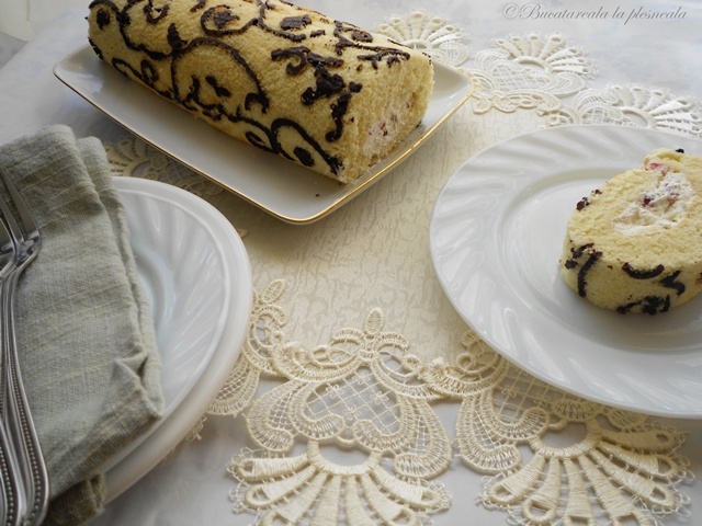 Rulada cu mascarpone, rodie si goji