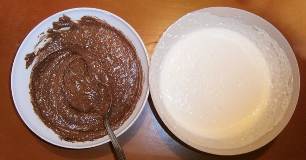 Tort marmorat cu branza si ciocolata