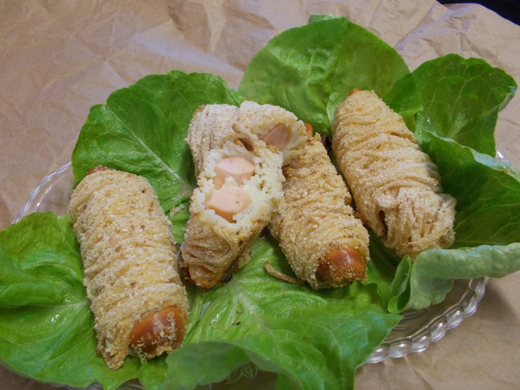 Rulouri de spaghette cu crenvursti