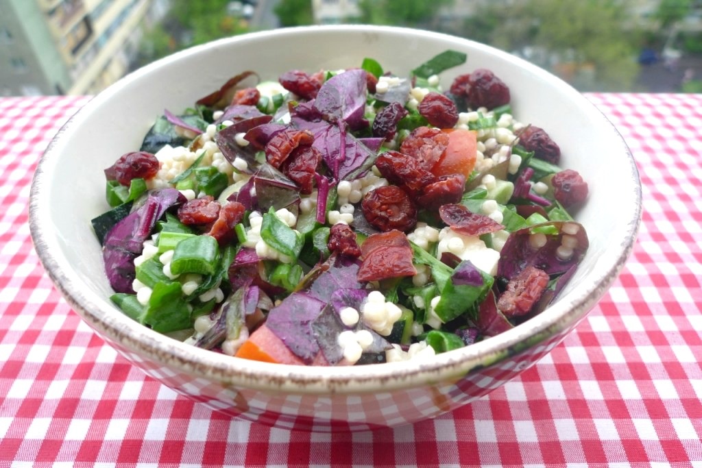 Salată de primăvară cu cuşcuş