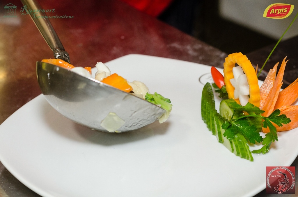 Creveti si calamari cu legume