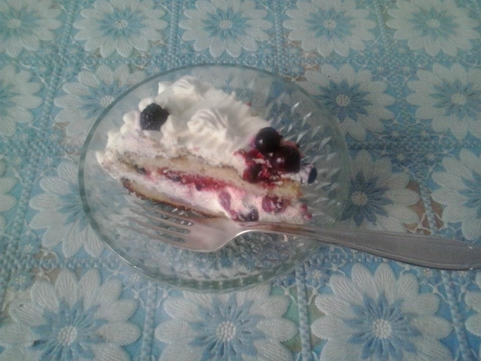 Tort cu fructe de padure