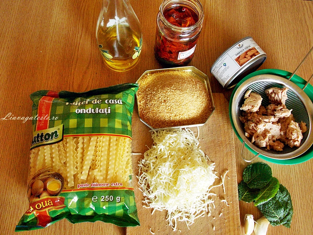 Paste cu ton, lamaie si menta