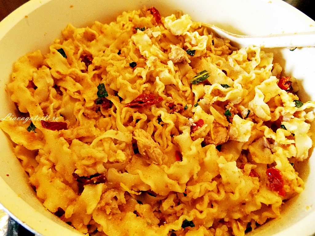 Paste cu ton, lamaie si menta