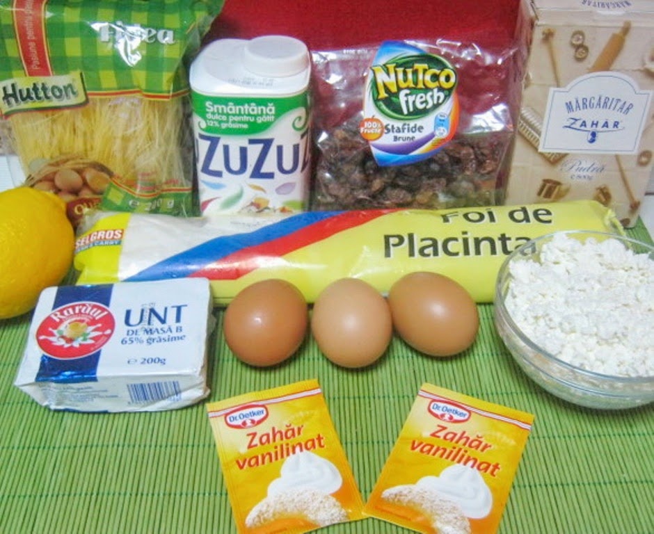 Budinca de taitei cu branza dulce si stafide pe pat de foi de placinta