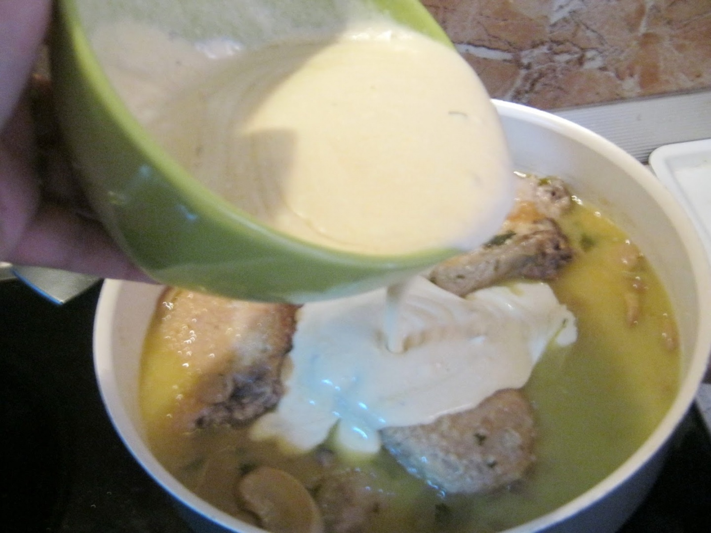 Cotlet de porc a la grec cu ciuperci si cus-cus