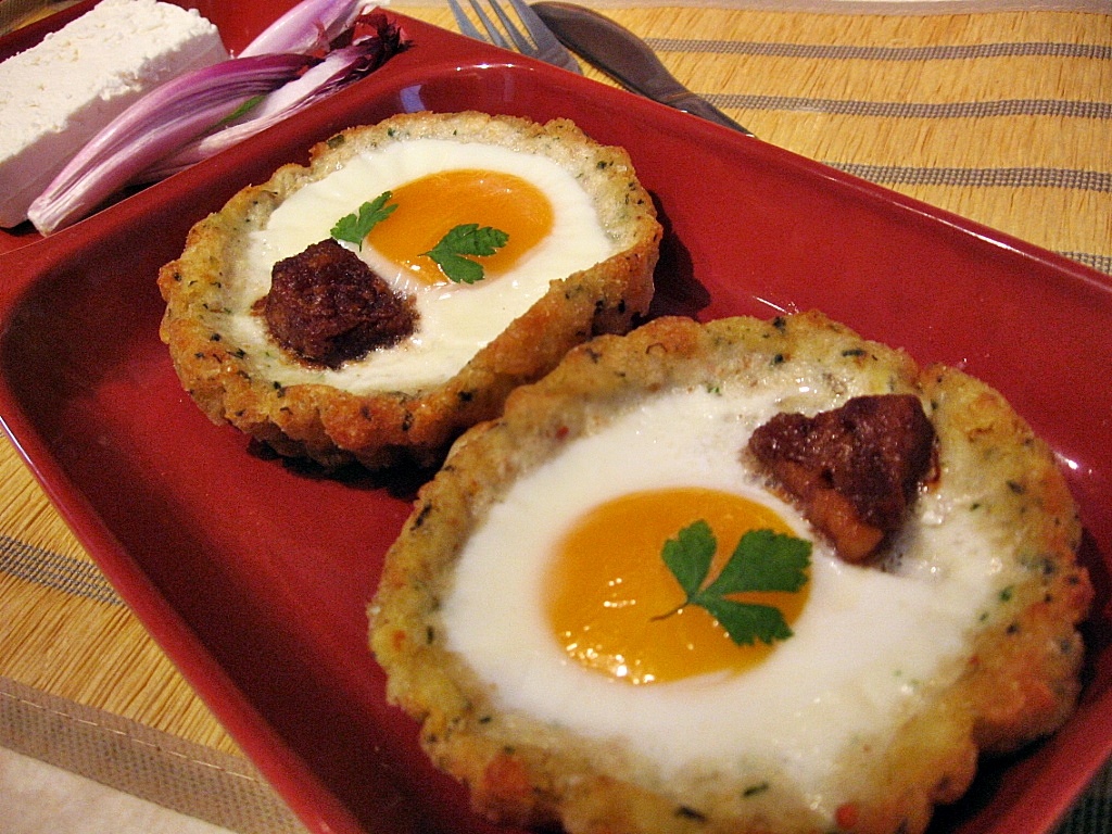 Oua ochiuri in cuib de cartofi si cascaval