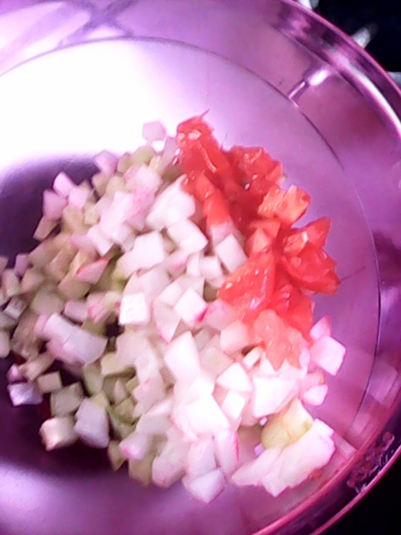 Salata de cruditati cu telemea de capra si smantana