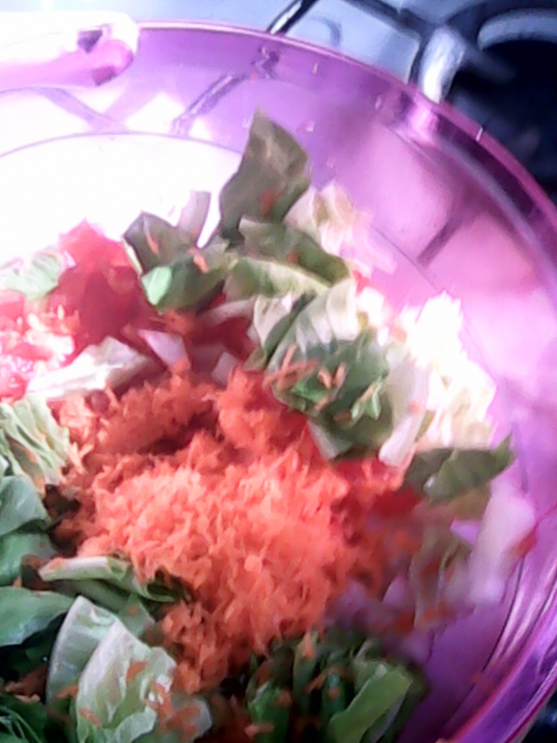 Salata de cruditati cu telemea de capra si smantana