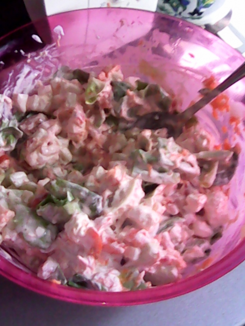 Salata de cruditati cu telemea de capra si smantana