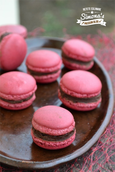 Macarons cu crema de ciocolata