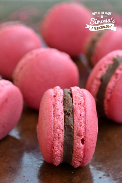 Macarons cu crema de ciocolata