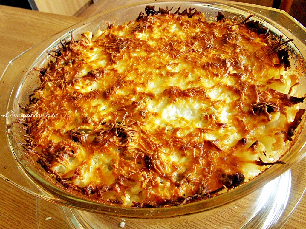 Paste cu branza si carnati