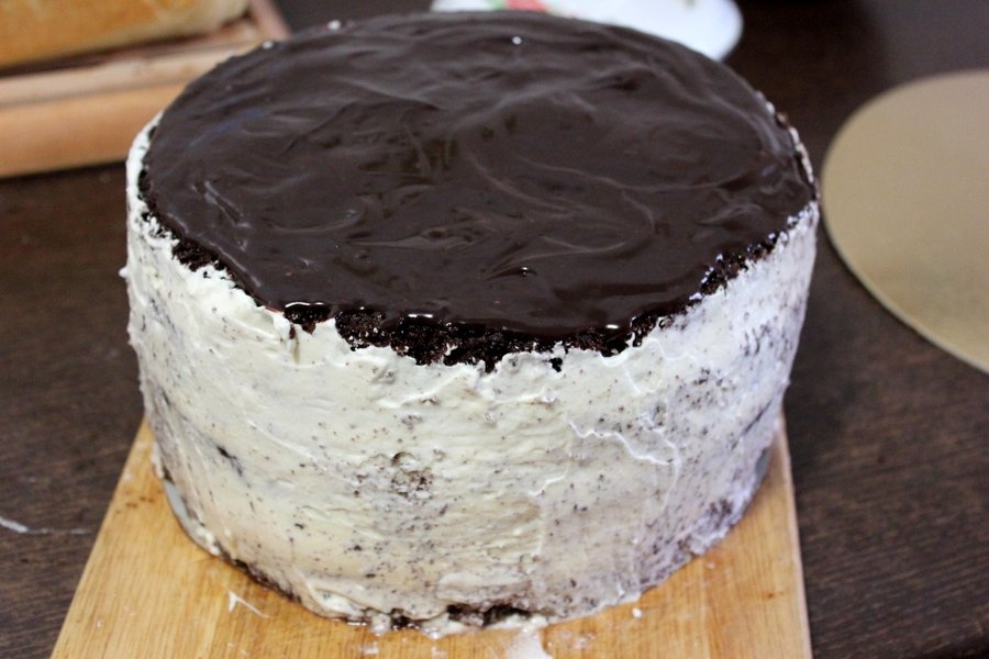 Tort cu ciocolata alba si jeleu de zmeura