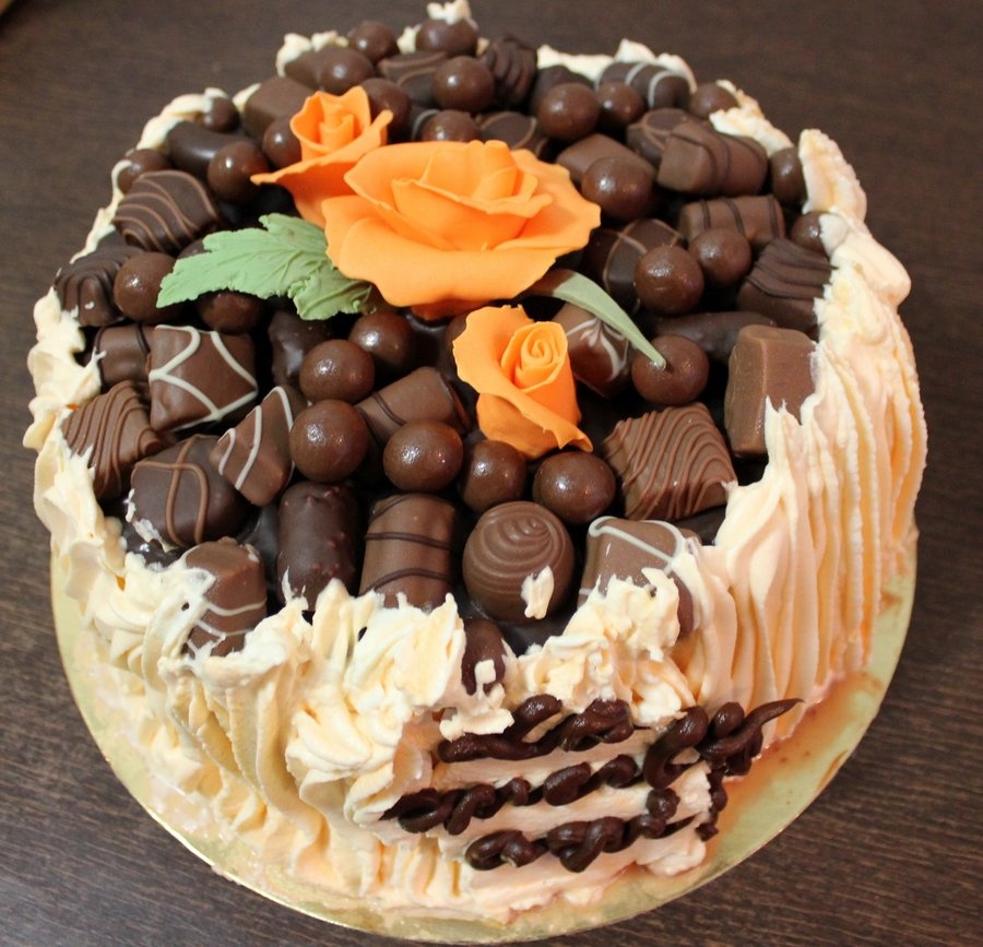 Tort cu ciocolata alba si jeleu de zmeura