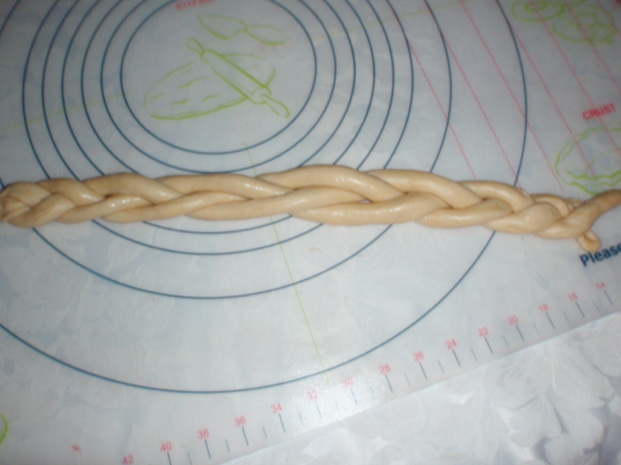 Reteta de colacei impletiti – simpli, pufosi si deliciosi