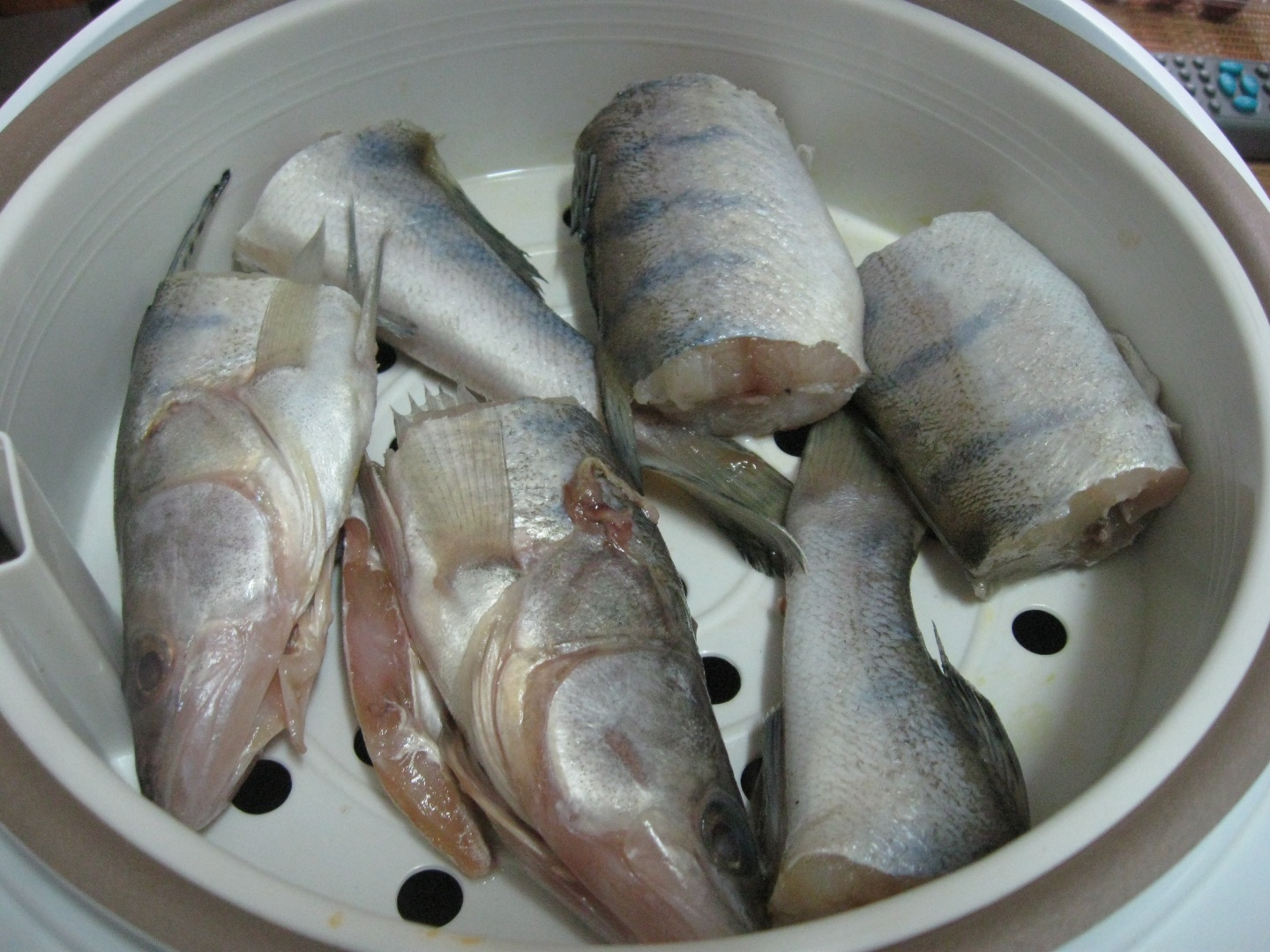 ŞALĂU CU MAIONEZĂ ŞI OUĂ DE PREPELIŢĂ