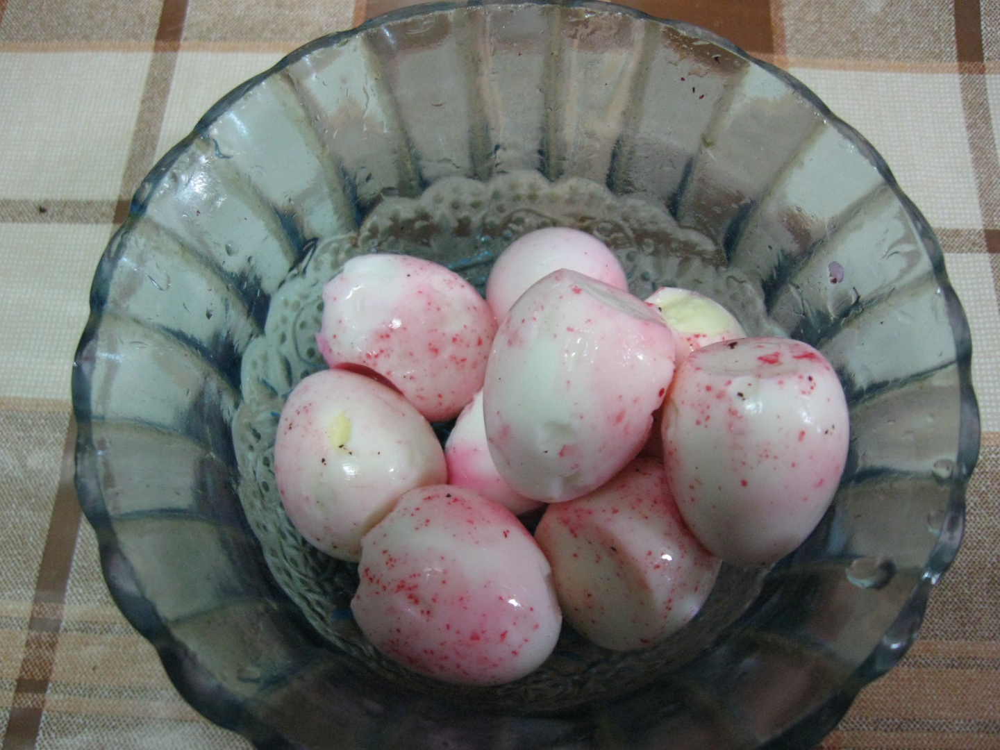 ŞALĂU CU MAIONEZĂ ŞI OUĂ DE PREPELIŢĂ