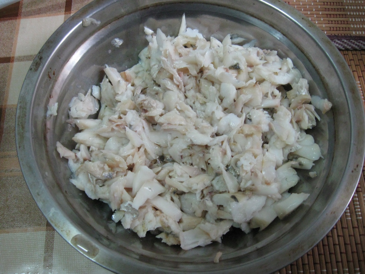 ŞALĂU CU MAIONEZĂ ŞI OUĂ DE PREPELIŢĂ