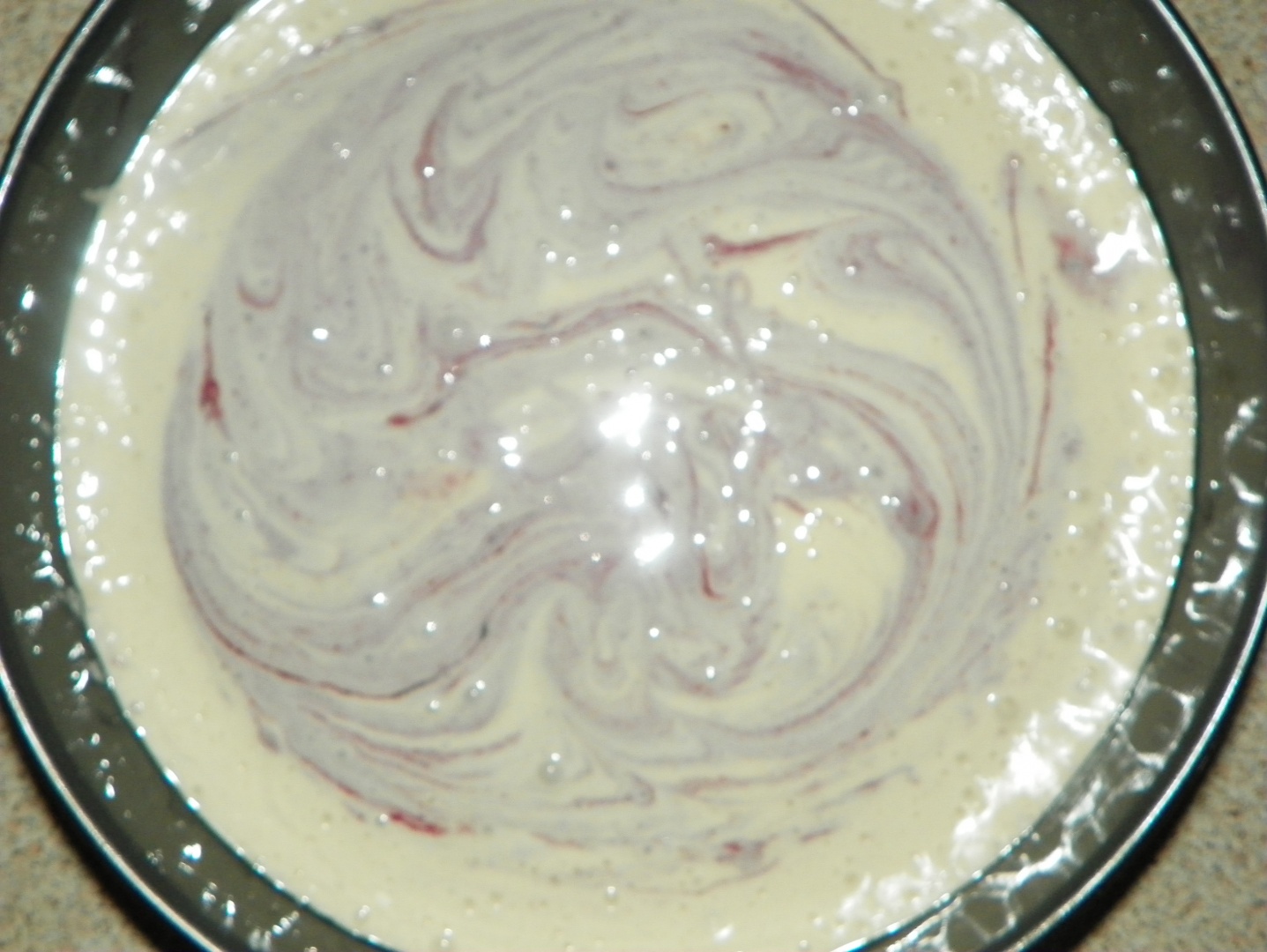 Chec din albusuri, cu dulceata de mure