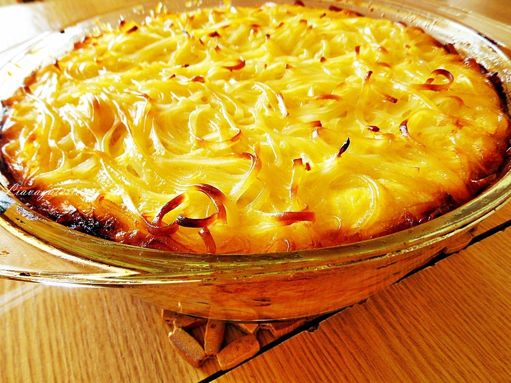 Budinca din paste, cu merisoare si dulceata de afine