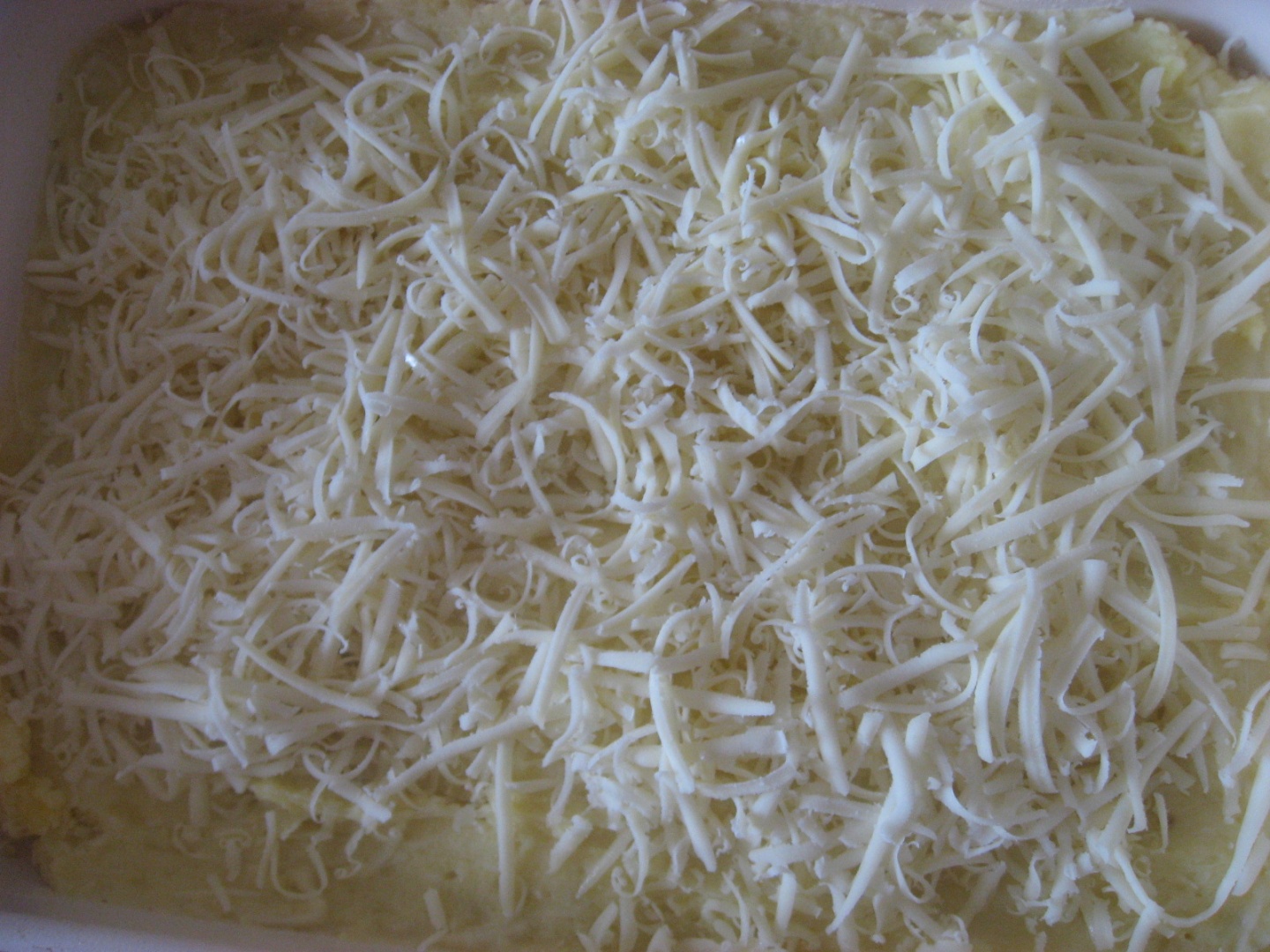 Cartofi cu cascaval, snitele de curcan si salata