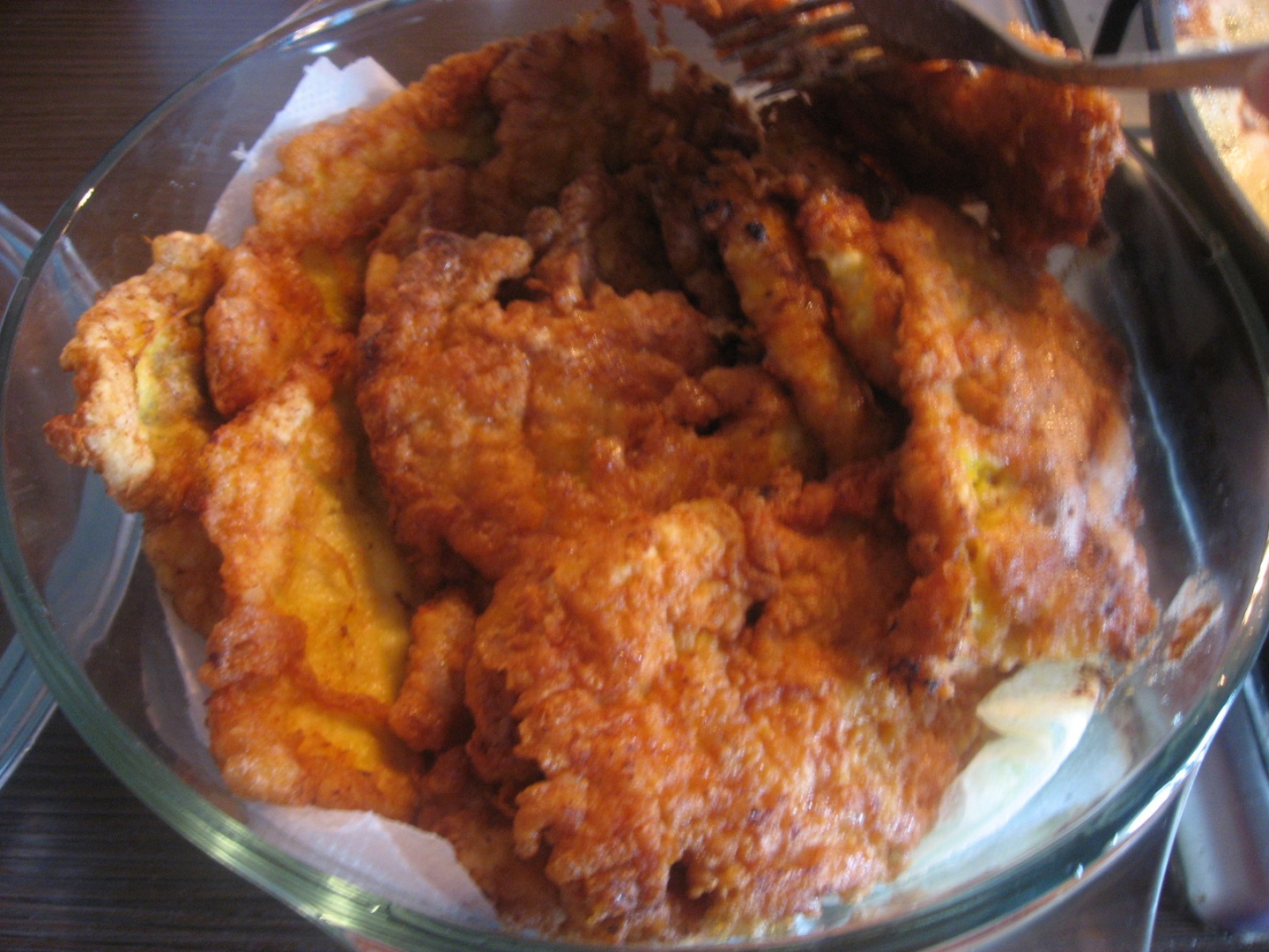 Cartofi cu cascaval, snitele de curcan si salata