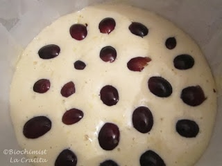 Tort cu struguri, nuci si crema de branza