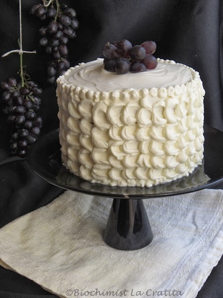 Tort cu struguri, nuci si crema de branza