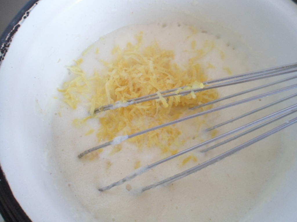 Gris cu lapte si dulceata de caise