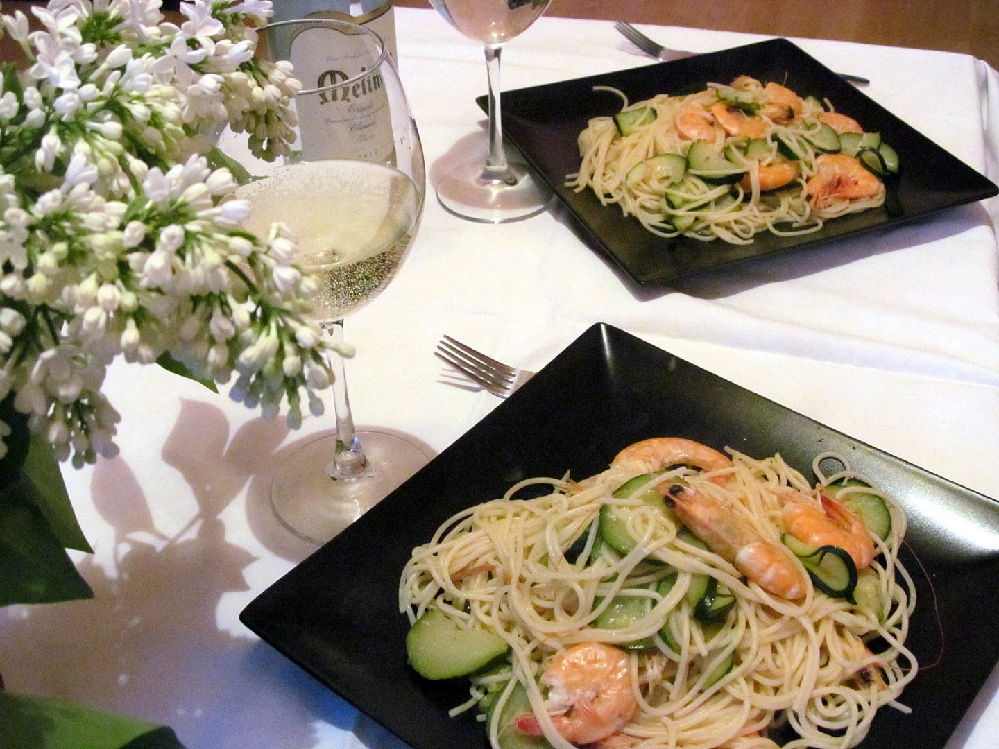 Spaghetti cu creveți și zucchini