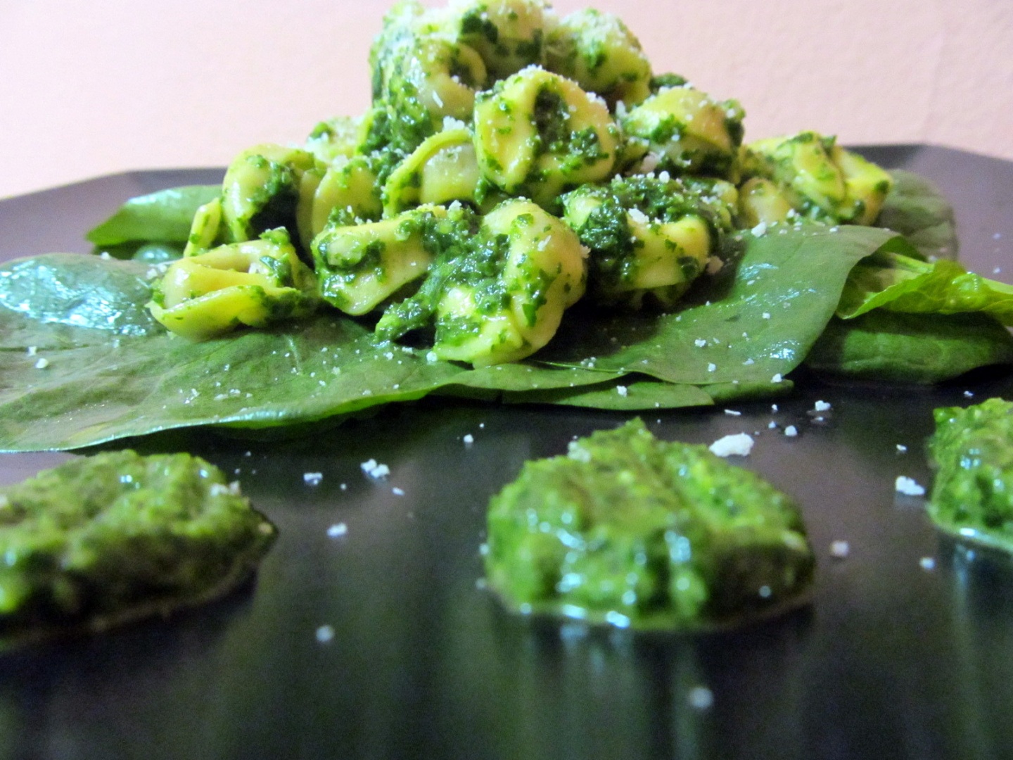 Tortellini în pesto de spanac și parmezan