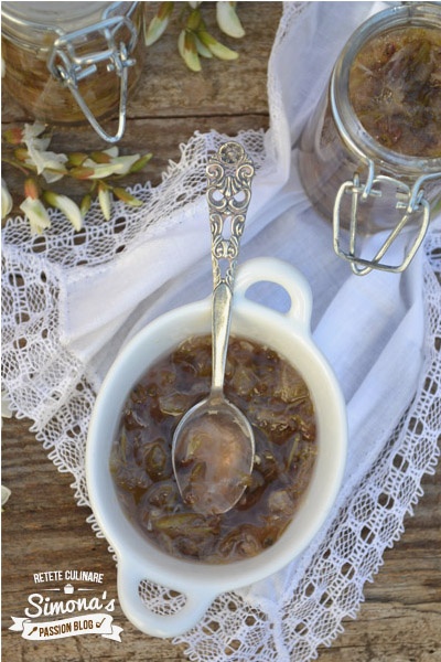 Dulceata din flori de salcam