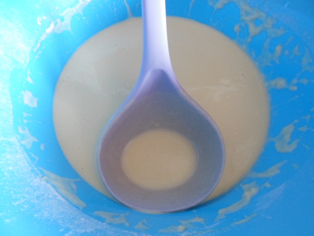 Clatite umplute cu branza sarata, marar si sunca