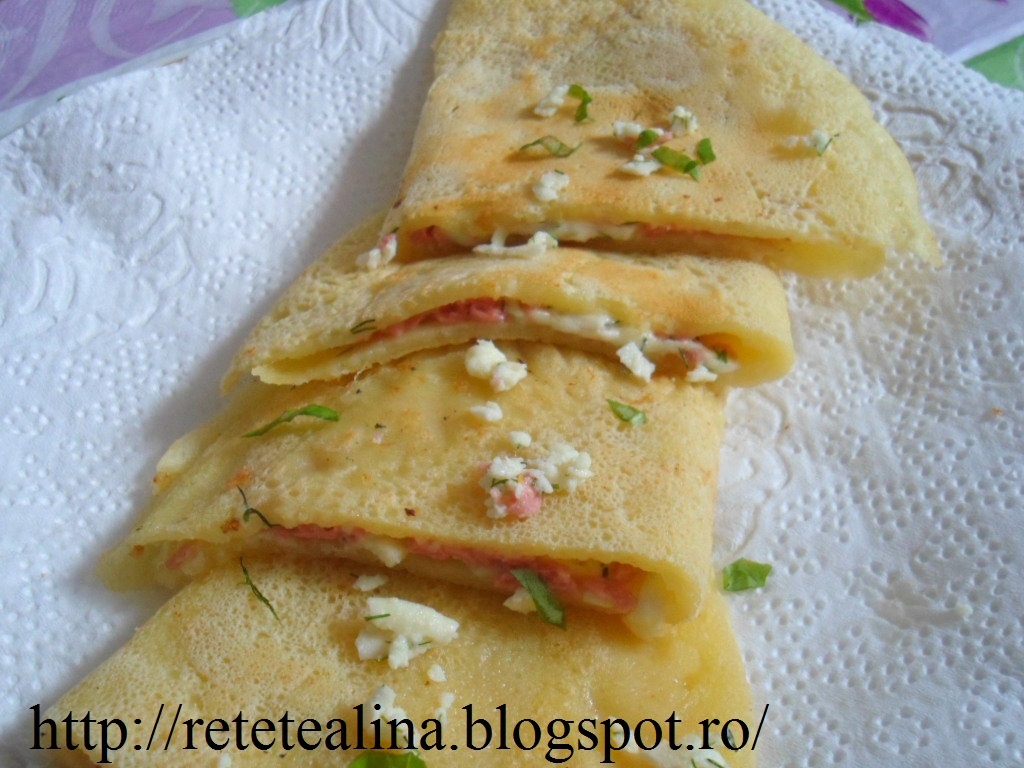 Clatite umplute cu branza sarata, marar si sunca