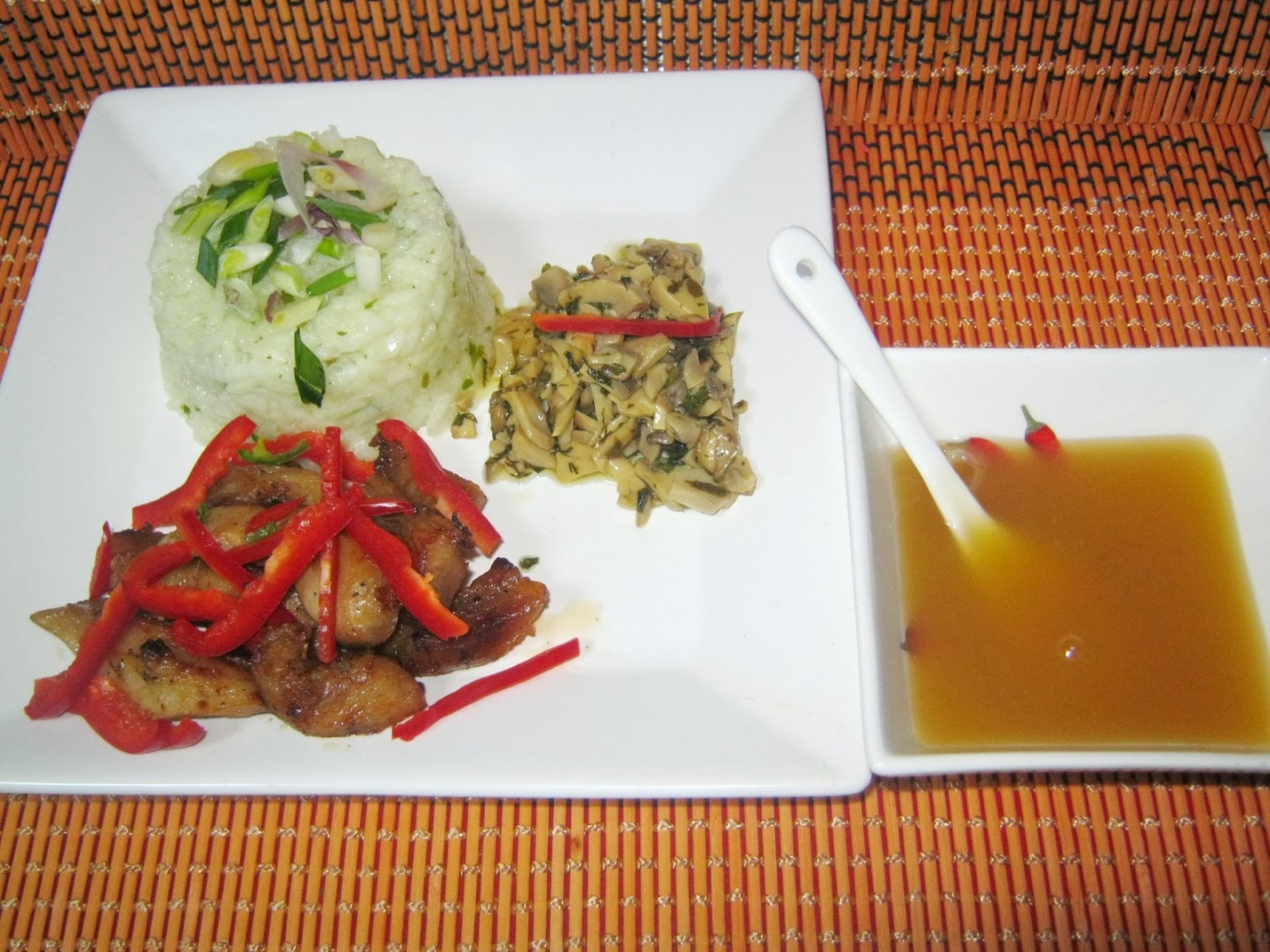 Pui Pekin cu sos de lamaie