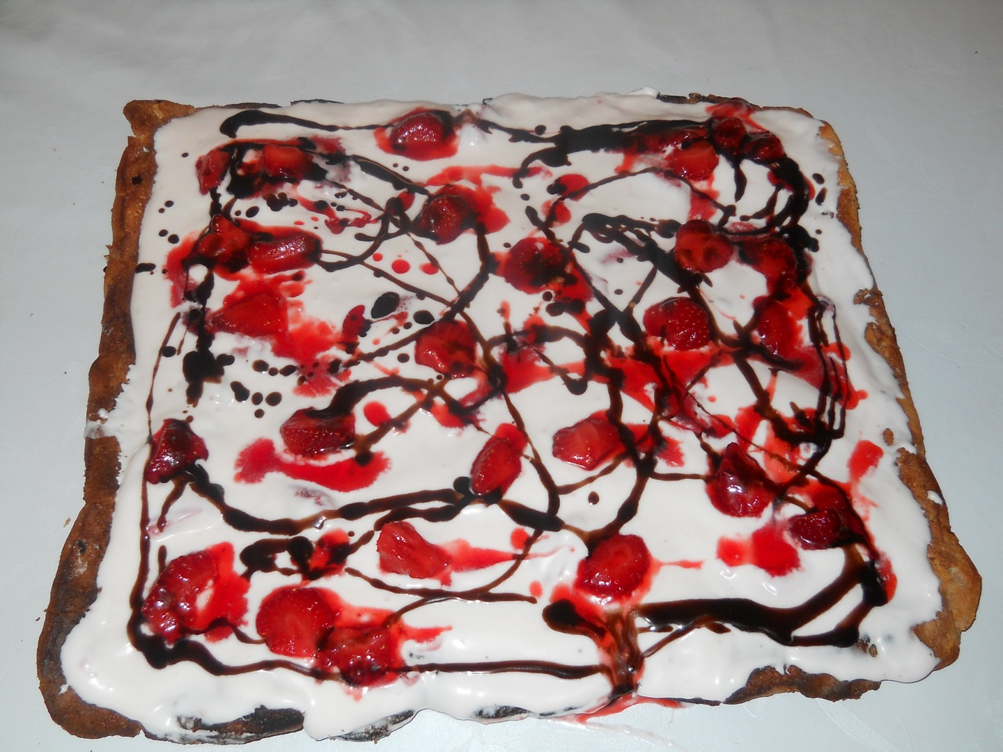 Rulada cu frisca si capsuni