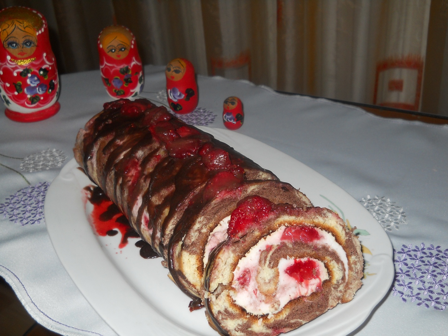 Rulada cu frisca si capsuni