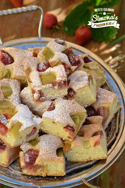 Prajitura  cu rubarba si capsuni