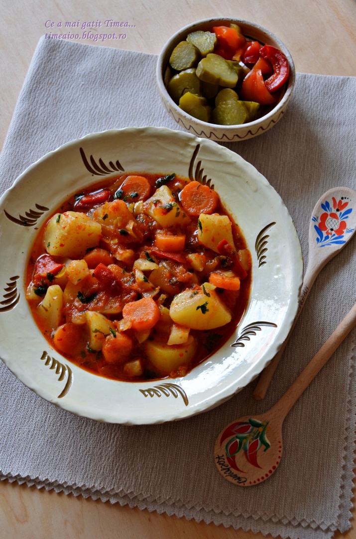 Gulyas de cartofi cu legume