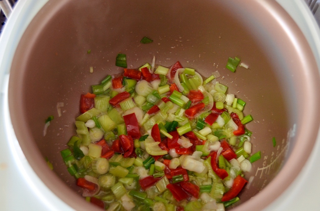 Gulyas de cartofi cu legume