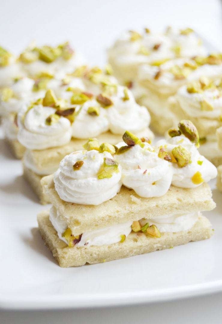 Aperitiv cu brânză și fistic