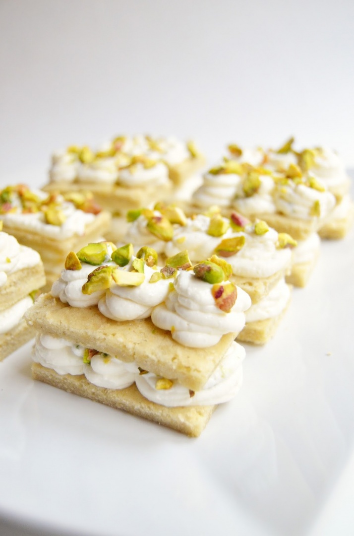 Aperitiv cu brânză și fistic