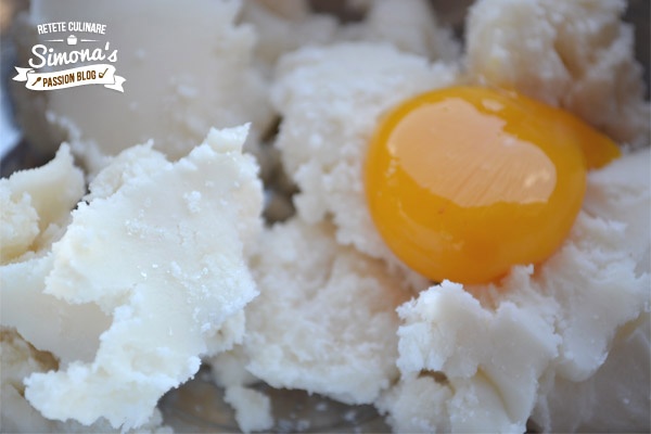 Cornulete cu untura si rahat. Se topesc in gura de fragede ce sunt